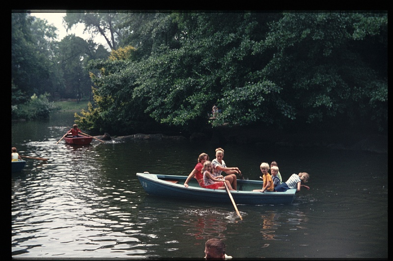 06.Frankfurt jul 1972 Mama,Traude,Brigitte,Marion,Peter,Britt.JPG